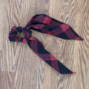 American Eagle scrunchie
